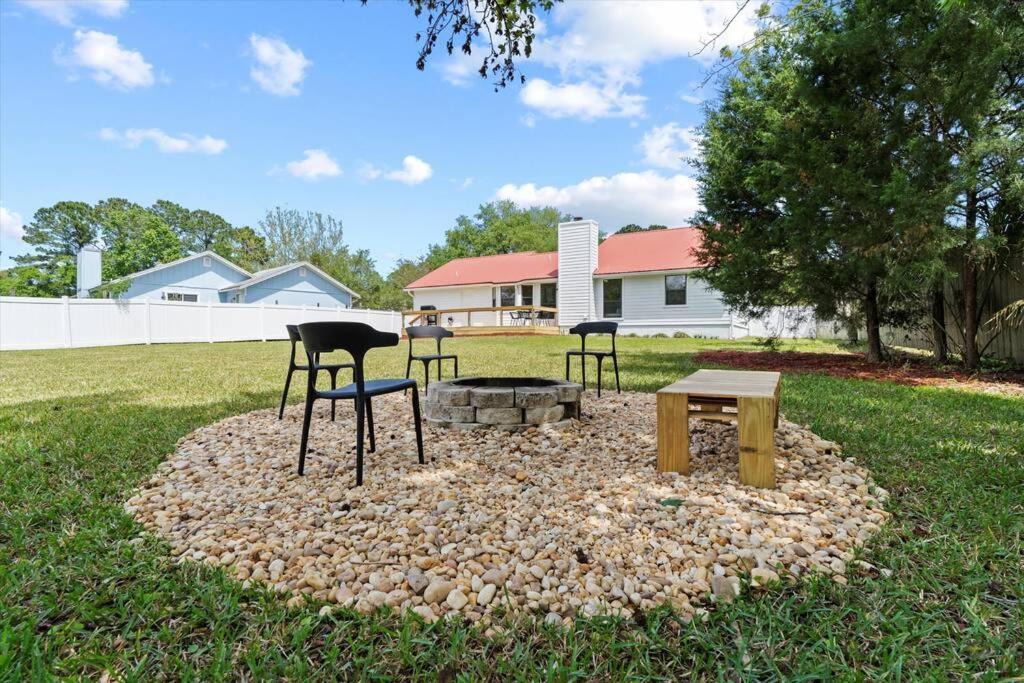 Spacious Home Near Beach, Large Yard, Game Room And Dog Friendly Jacksonville Exteriör bild