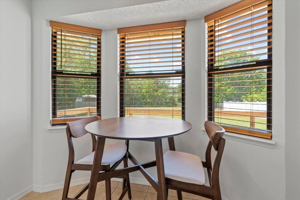 Spacious Home Near Beach, Large Yard, Game Room And Dog Friendly Jacksonville Exteriör bild
